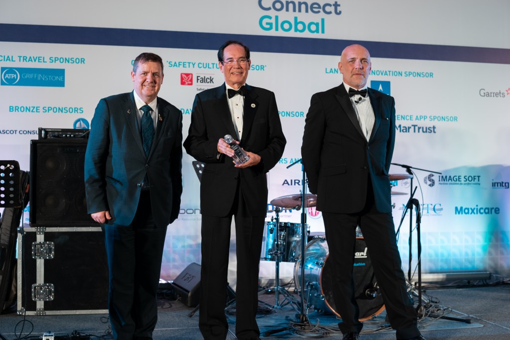 Ambassador Carlos Salinas receives the Lifetime Achievement Award from Guy Platten, International Chamber of Shipping, and Mike Powell, Cardinal Point Maritime